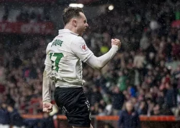 El Racing remonta al Sporting y desata la locura