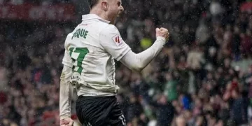 El Racing remonta al Sporting y desata la locura