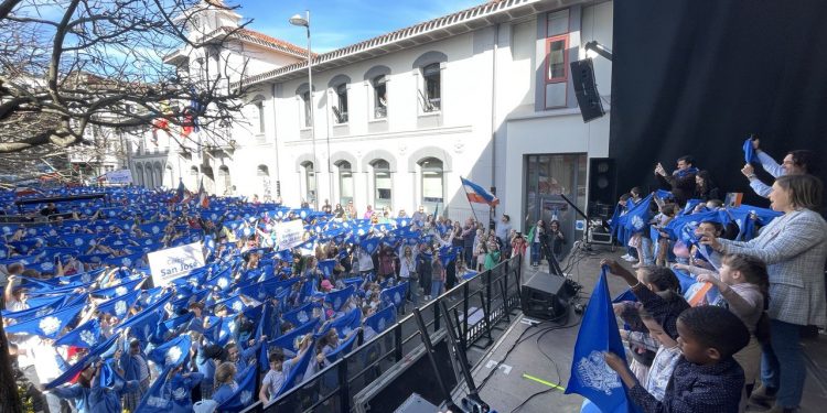 Cerca de un millar de escolares se dan cita en el pregón infantil de San José