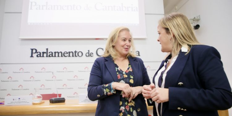 Urrutia anima a los jóvenes cántabros a participar en la actividad política y social de Europa para conocer sus preocupaciones y expectativas de futuro