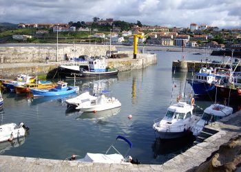 Fomento acomete la reparación urgente del paramento del dique vertical del puerto de Comillas para evitar daños mayores