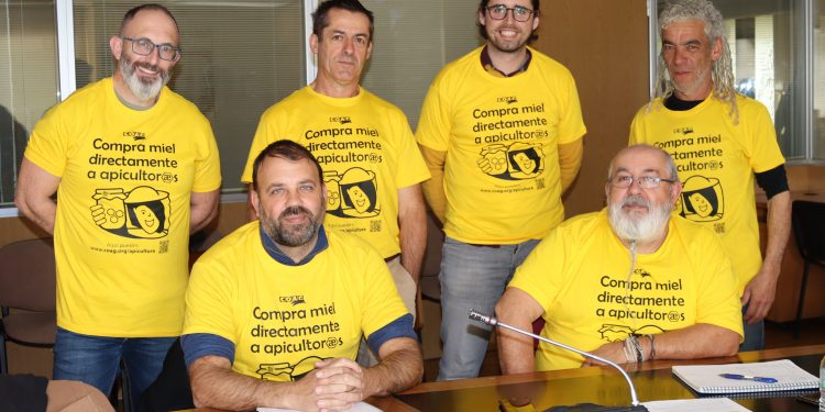 COAG inicia una campaña para fomentar la compra directa de miel a los apicultores y apicultoras