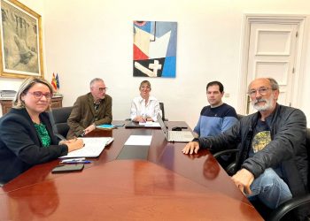 La delegada del Gobierno en Cantabria se reúne con las Mesas de Movilidad Sostenible para abordar la mejora del servicio de Cercanías