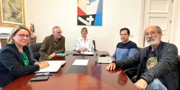 La delegada del Gobierno en Cantabria se reúne con las Mesas de Movilidad Sostenible para abordar la mejora del servicio de Cercanías
