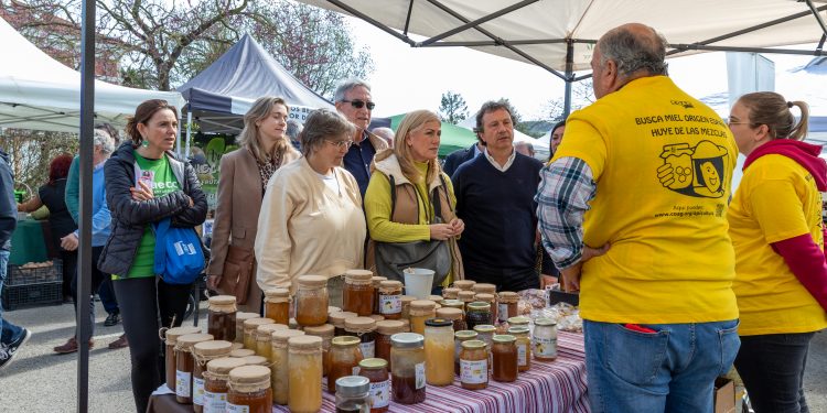 Palencia destaca el valor de los productos agroalimentarios de la región y anima a acudir a las ferias que permiten el contacto entre productores y consumidores