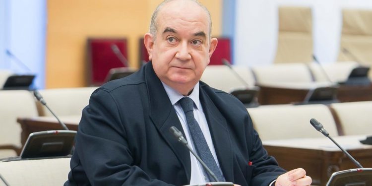 Dimite Emilio del Valle como presidente de Vox en Cantabria