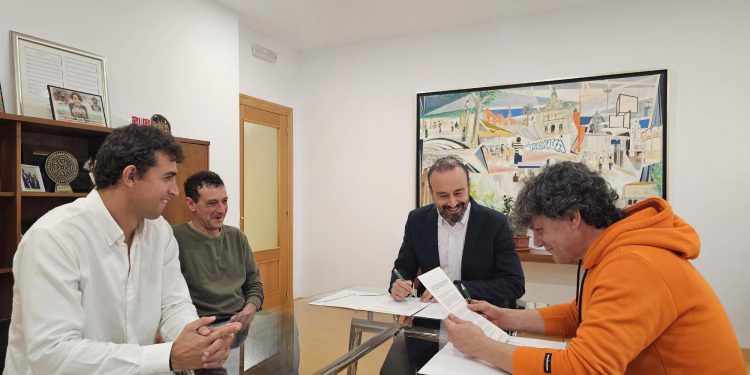 Ayuntamiento de Torrelavega y Malabaracirco firman el convenio de colaboración para la Escuela de Circo y Teatro Físico