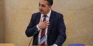 «Zuloaga y De Diego defienden las mentiras del sanchismo por encima de los intereses de Cantabria»