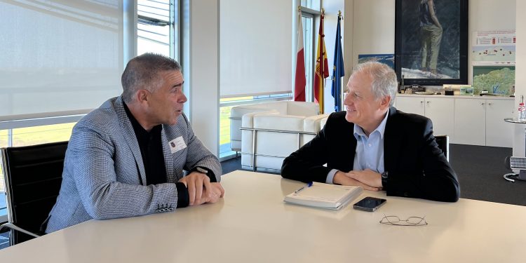 Arasti analiza con el alcalde de Argoños las necesidades de eficiencia energética del municipio