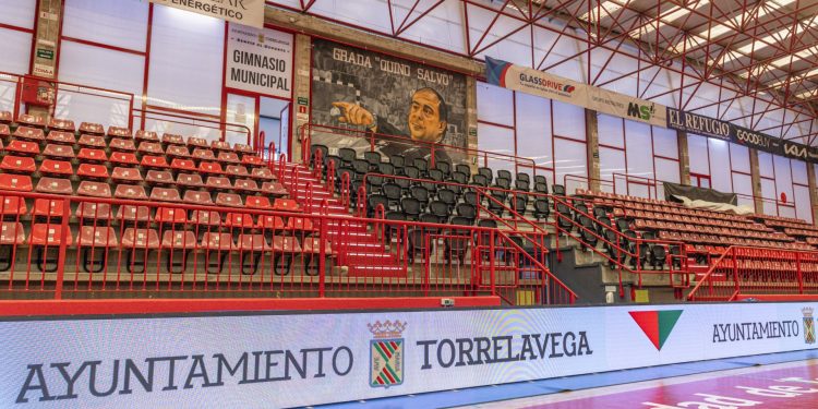 El pabellón Vicente Trueba cuenta con un sistema de pantallas LEDS perimetrales