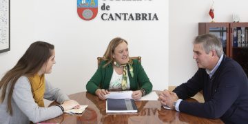 La Consejería de Presidencia apoya la mejora del equipamiento informático y la reforma de dos edificios municipales de Solórzano