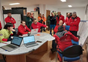 Cuatro espeleólogos atrapados en la cueva de Arredondo salen en buen estado