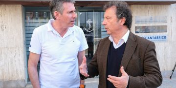 Pablo Palencia presenta a la Federación de Cofradías de Pescadores de Cantabria las ayudas previstas este año para impulsar el sector extractivo, con un importe aproximado de 5,7 millones