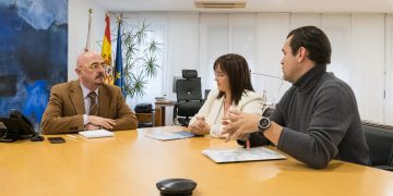 Salud fortalecerá la relación con AMAT para intensificar su colaboración en los programas de prevención de las conductas adictivas, una de las prioridades de la Consejería