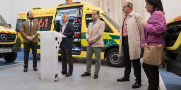Salud presenta la flota de nuevas ambulancias del servicio de transporte sanitario urgente prestado por el 061 en Cantabria