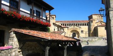 Santillana del Mar ya es zona de gran influencia turística y sus comercios tendrán libertad para determinar su apertura