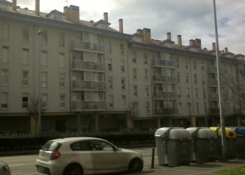 Un incendio arrasa garaje comunitario en Santander: 17 vehículos y 7 motocicletas calcinados