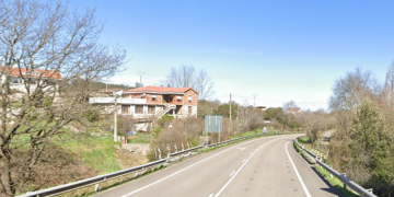 Fallece una conductora tras salirse de la vía y chocar contra una furgoneta en la CA-142, en Obregón