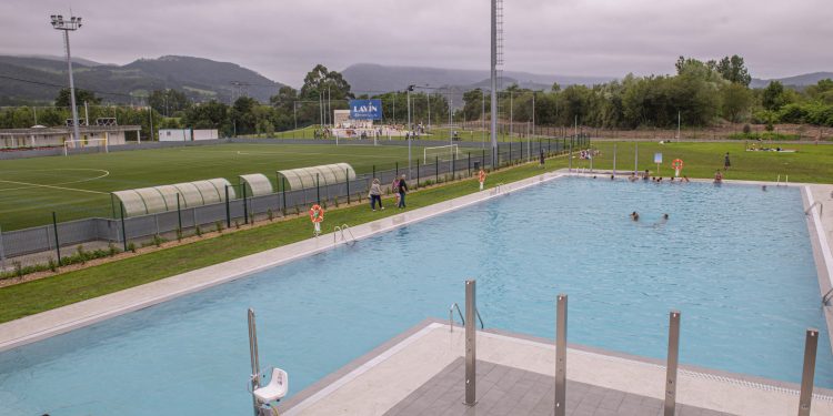 Concejal de Deportes de Torrelavega responde a críticas del PP: ‘Mejoras en piscinas de verano son inversión, no gasto’