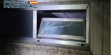 La Policía Nacional detiene a un varón por un delito de robo con fuerza  y de resistencia y desobediencia