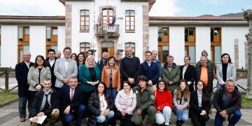 Buruaga aboga por avanzar en modelos de aprovechamiento sostenible de los recursos forestales en Cantabria