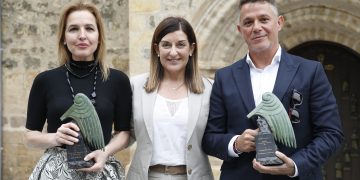 Alejandro Sanz y Beatriz Domínguez reciben el premio Beato de Liébana 2024