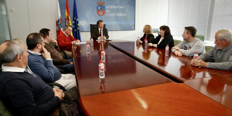 Palencia traslada a la Asociación Cántabra de Comercio e Industria de Panadería el apoyo del Gobierno regional para impulsar proyectos y abordar los problemas del sector