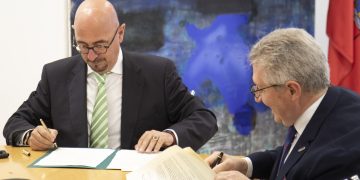 La fundación Marqués de Valdecilla firma un convenio con la Asociación Española contra el Cáncer para la prestación de apoyo psicológico en las unidades de paliativos