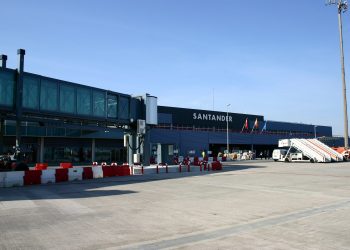 Cantabria ampliará su conexión aérea con Madrid y ofertará vuelos de martes a viernes a primera hora del día a la capital