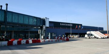 Cantabria ampliará su conexión aérea con Madrid y ofertará vuelos de martes a viernes a primera hora del día a la capital