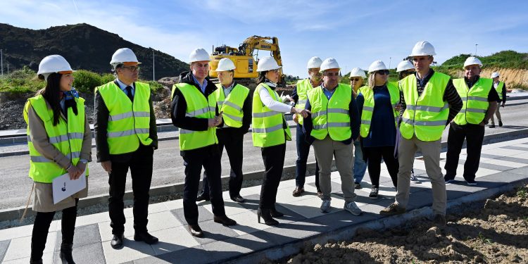 Gema Igual destaca los avances del proceso de urbanización del sector 1 y anuncia un gran parque de 23.000 m2