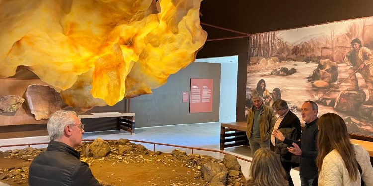 El Comité de seguimiento FEDER de Cantabria visita el Centro de Arte Rupestre de Puente Viesgo, financiado con fondos europeos