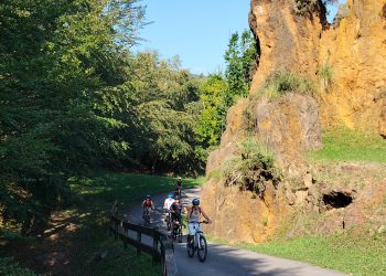 Cabárceno organizará visitas guiadas en bicicleta eléctrica a partir del 1 de mayo