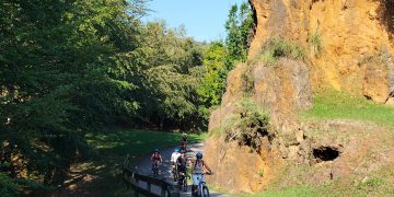 Cabárceno organizará visitas guiadas en bicicleta eléctrica a partir del 1 de mayo