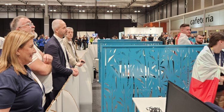 Silva expresa su apoyo a la FP cántabra con su visita a la delegación participante en las ‘Spainskills 2024’