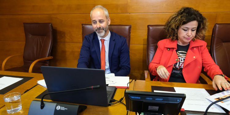 La Consejería de Educación publicará esta semana la convocatoria para que docentes mayores de 59 años puedan sustituir parte de su jornada lectiva por otras actividades