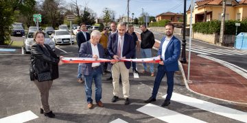 Media inaugura el aparcamiento y el vial de Liaño (Villaescusa)