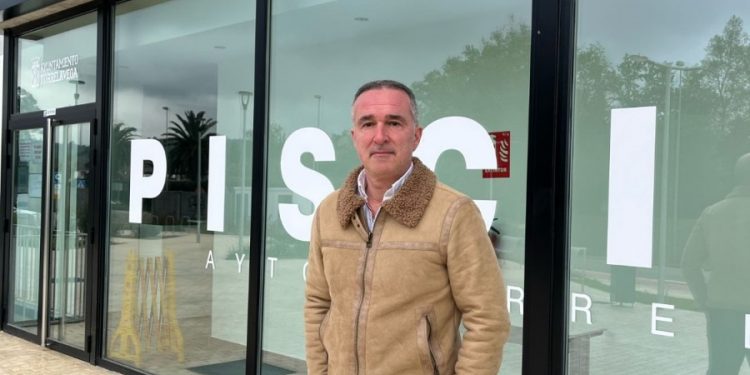 El PP de Torrelavega considera inaudito que se reforme la recién inaugurada piscina de verano