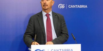 El Parlamento de Cantabria reprueba a Cesar Pascual