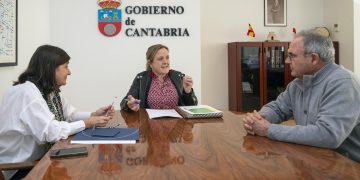 Presidencia estudia las líneas de colaboración con los centros regionales asentados en Cantabria para fomentar el intercambio cultural
