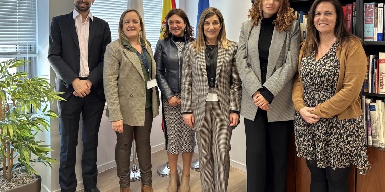 Buruaga valora la “extraordinaria labor” de la Oficina del Gobierno en Bruselas en defensa de los intereses de Cantabria en Europa