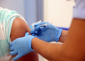 La campaña de vacunación frente a virus respiratorios cierra con el 62,36% de la población mayor de 65 años inmunizada frente a la gripe