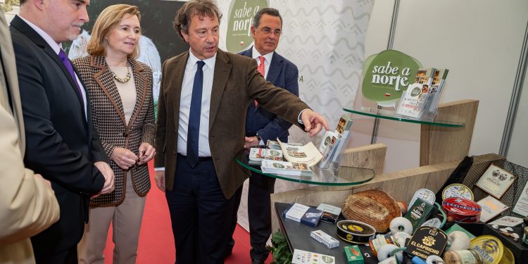 Pablo Palencia presenta la anchoa como exponente de la empresa familiar y como símbolo de la tradición y cultura de Cantabria