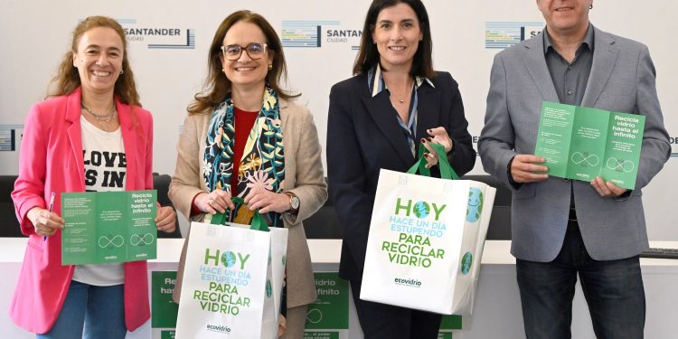 Ayuntamiento de Santander y Ecovidrio ponen en marcha una campaña intensiva para potenciar el reciclaje de vidrio en la zona centro