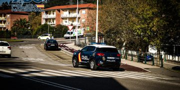 La Policía Nacional detiene “in fraganti” en Torrelavega a  un joven por un delito de robo con fuerza en un establecimiento comercial