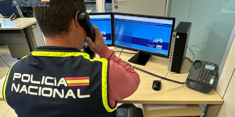 La Policía Nacional ha detenido en Castro Urdiales a tres personas por Estafa