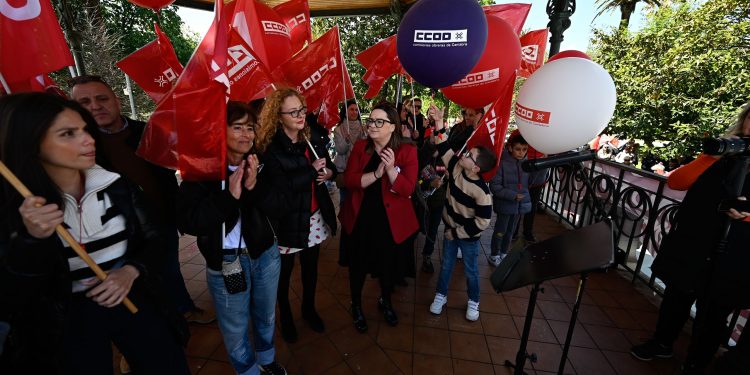La manifestación del 1º de mayo congrega en Santander a cerca de 8.000 personas