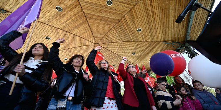 La manifestación del 1º de mayo congrega en Santander a cerca de 8.000 personas