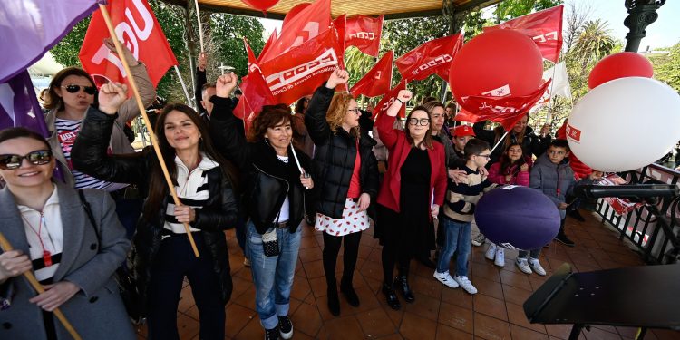 La manifestación del 1º de mayo congrega en Santander a cerca de 8.000 personas