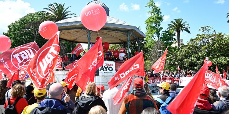 La manifestación del 1º de mayo congrega en Santander a cerca de 8.000 personas